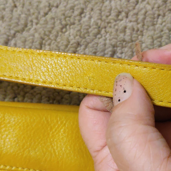 Yellow Modalu London crossbody purse - Picture 4 of 5